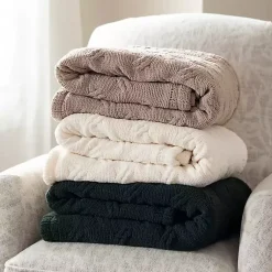 Blankets & Throws><noscript><img width=